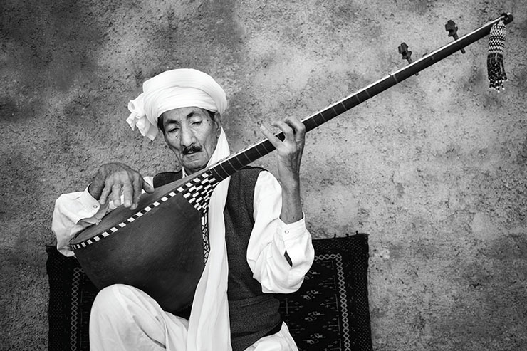 غلام‌علی پورعطایی، یکی از چهره‌های ماندگار موسیقی محلی خراسانی (زاده ۱۳۲۶ در تربت جام، درگذشته ۱۲ مهر ۱۳۹۳ در مشهد).