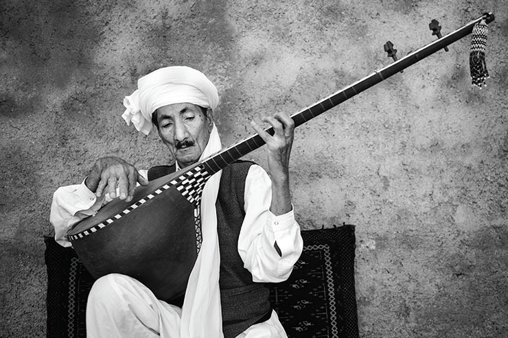 غلامعلی پورعطایی، یکی از چهرههای ماندگار موسیقی محلی خراسانی (زاده ۱۳۲۶ در تربت جام، درگذشته ۱۲ مهر ۱۳۹۳ در مشهد).